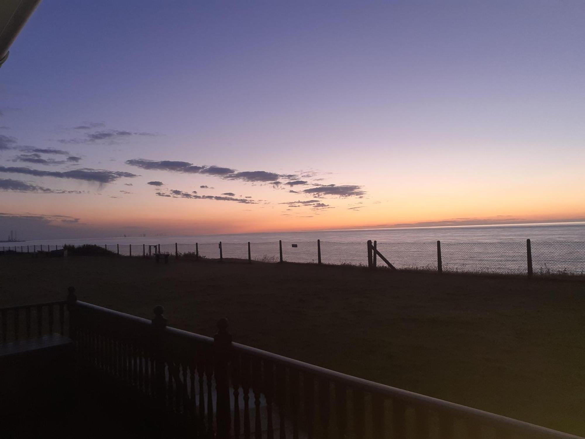 Lovely 5 Berth At Waterside Village Park In Corton Ref 14006w Holiday home *