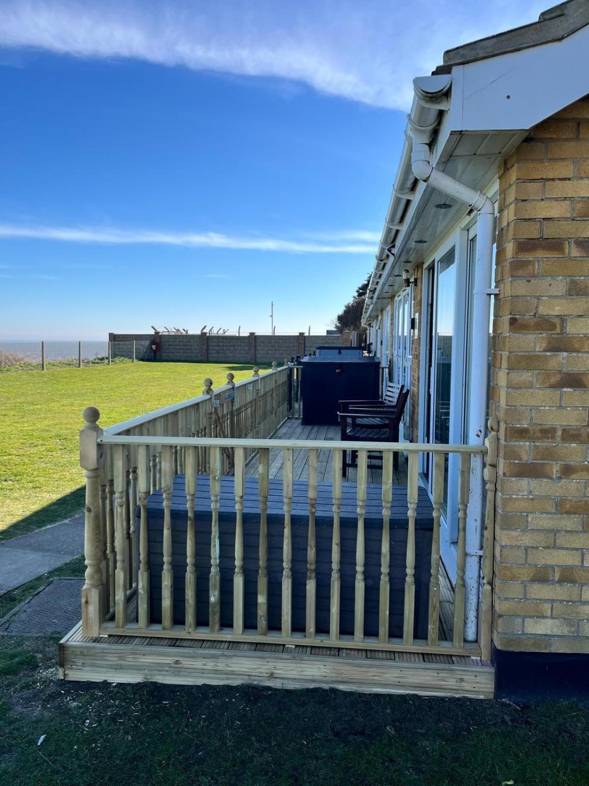 Lovely 5 Berth At Waterside Village Park In Corton Ref 14006w Lowestoft